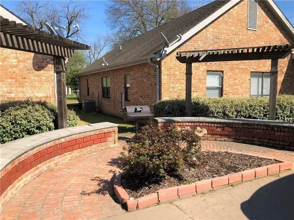 503 N WASHINGTON Street #A, Kaufman, TX 75142