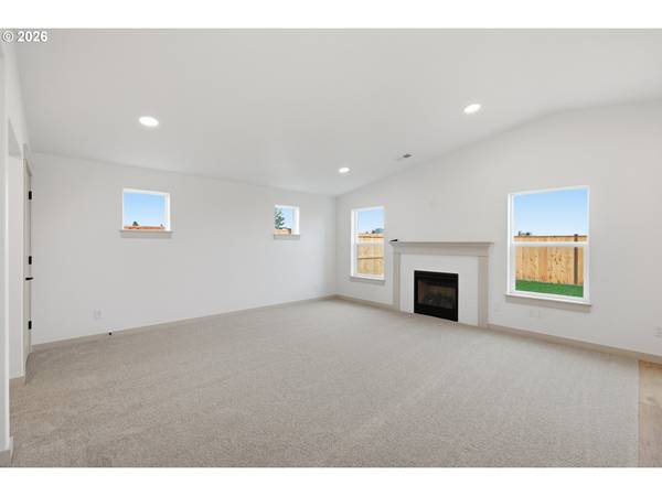 2313 W 10th Ave, Junction City, OR 97448