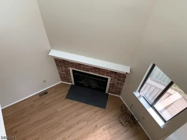 12 Pear Ct, Raritan Twp., NJ 08822