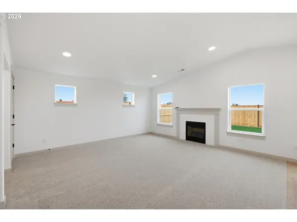 2213 W 10TH AVE, Junction City, OR 97448