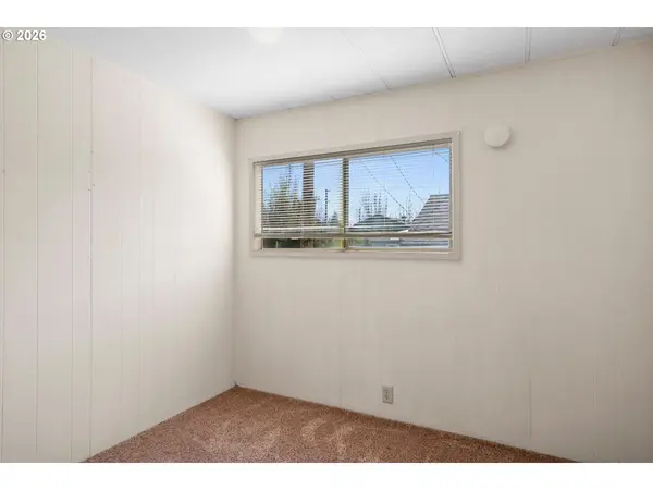 1566 LAURA ST, Springfield, OR 97477