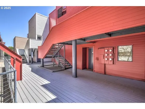 1040 NW NAITO PKWY #O-9, Portland, OR 97209