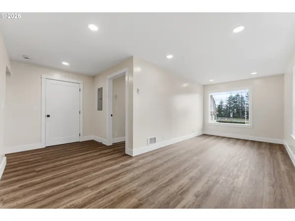 790 OREGON AVE, North Bend, OR 97459