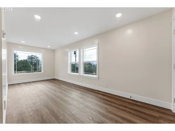 790 OREGON AVE, North Bend, OR 97459