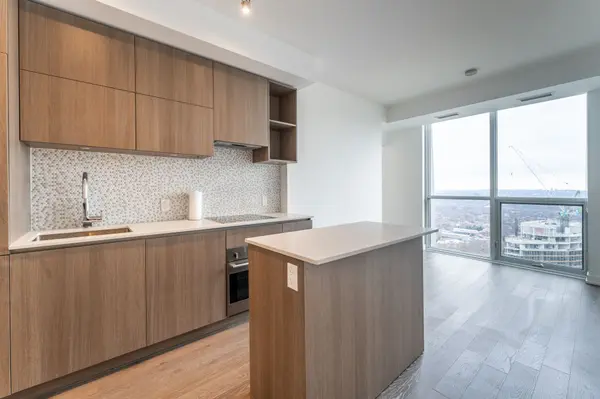 1 Yorkville AVE #3709, Toronto C02, ON M4W 0B1