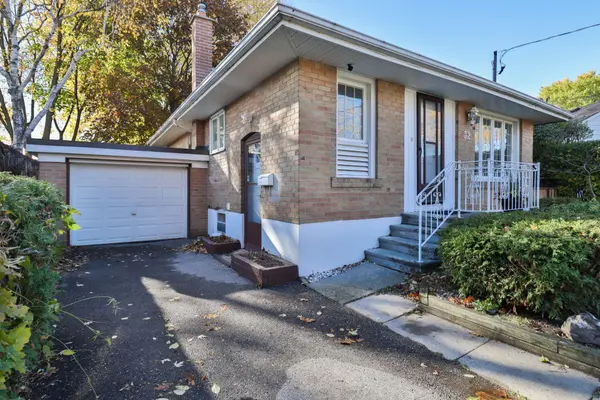 32 Christina CRES, Toronto E04, ON M1R 4H6