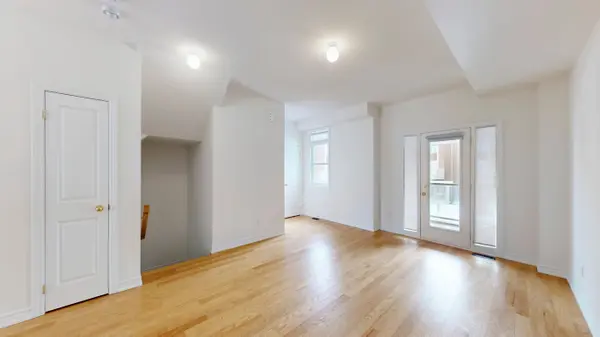 2540 William Jackson DR #303, Pickering, ON L1X 0E4