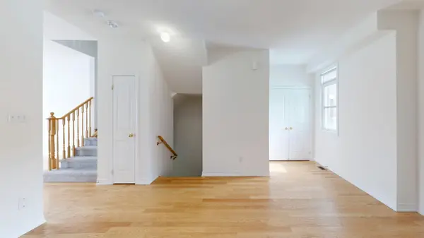 2540 William Jackson DR #303, Pickering, ON L1X 0E4