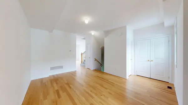 2540 William Jackson DR #303, Pickering, ON L1X 0E4