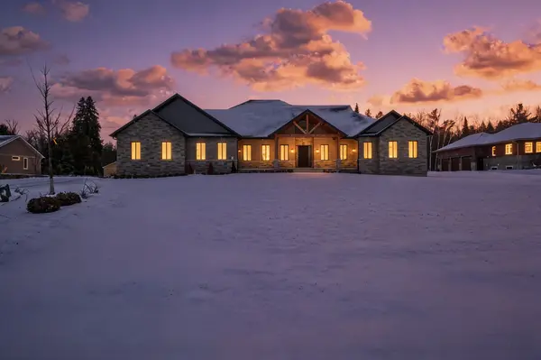 60 Marni LN, Springwater, ON L0L 2K0