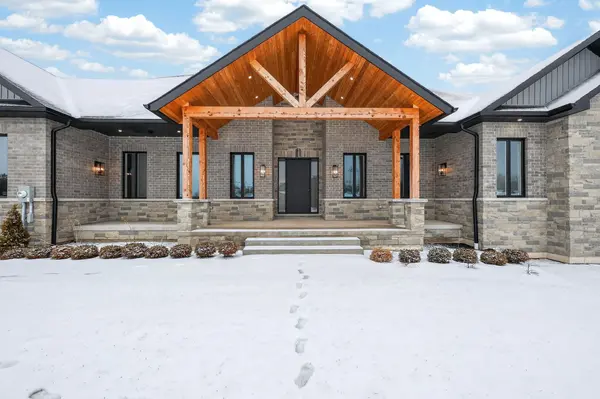 60 Marni LN, Springwater, ON L0L 2K0