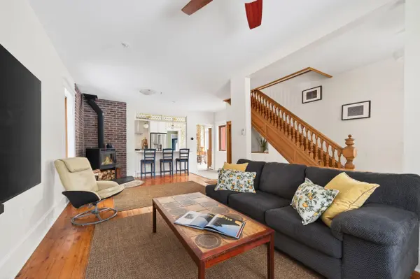 4 O'Donnell CT, Country Place - Pineglen - Crestview And Area, ON K2E 1B4