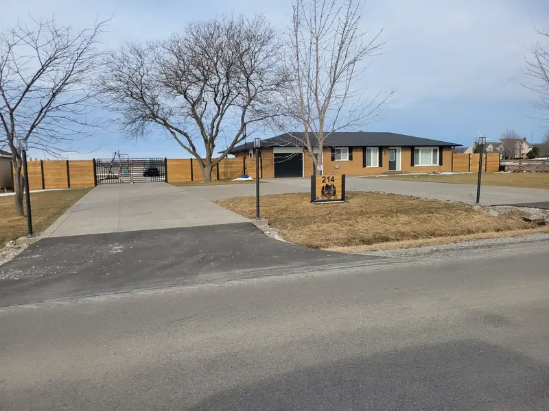 214 Binbrook RD, Hamilton, ON L0R 1C0