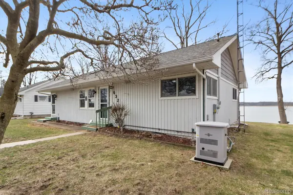 632 Dorbert DR, Waterloo Township, MI 49259