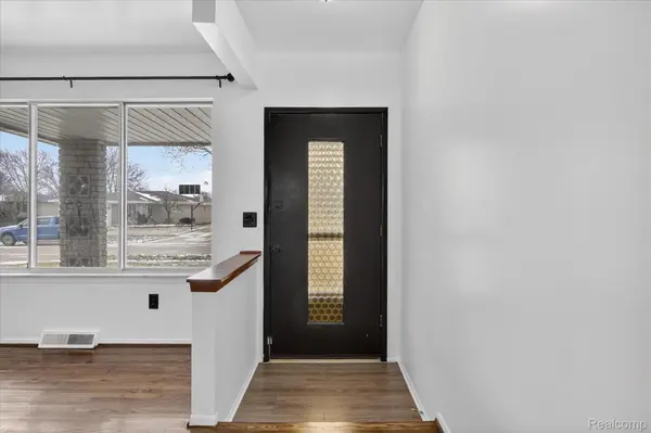 2995 Groves DR, Sterlingheightscity_macomb, MI 48310