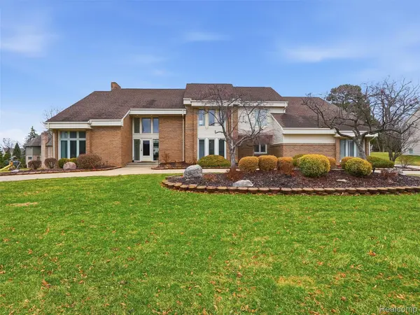 3827 Manchester CT, Bloomfield Hills, MI 48302