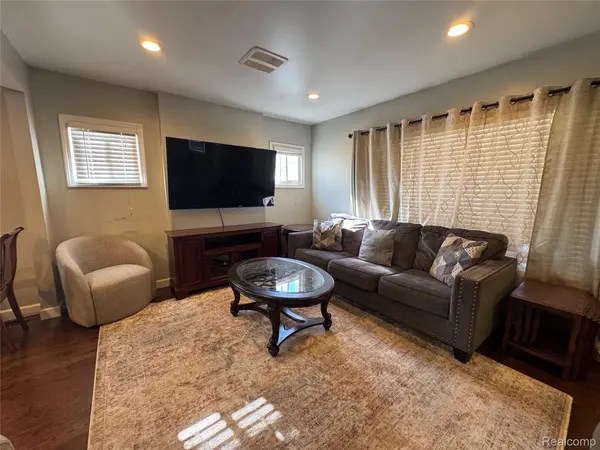 6438 Barrie ST, Dearborn, MI 48126