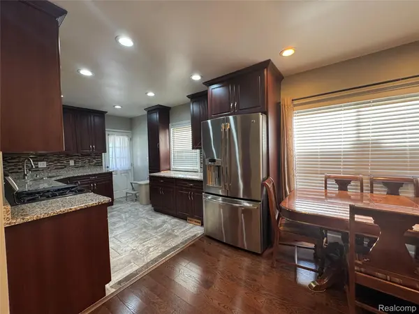 6438 Barrie ST, Dearborn, MI 48126