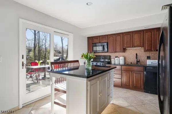 11 WILLOW TERRACE, Verona Twp., NJ 07044