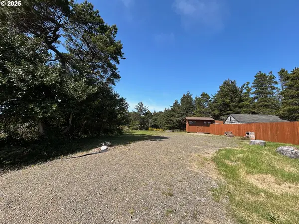 88433 2ND AVE, Florence, OR 97439