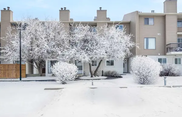 2519 38 ST NE #3, Calgary, AB T1Y 4W8