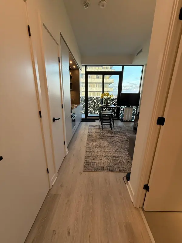 55 Charles ST E #4810, Toronto C08, ON M4Y 0J1