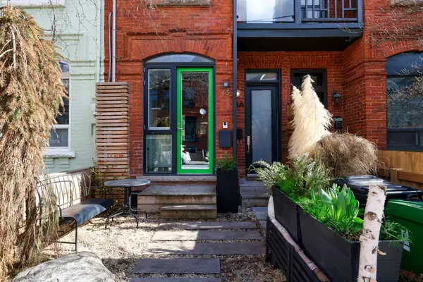 13 Collahie ST, Toronto C01, ON M6J 1T6