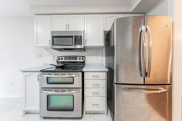 277 Stone RD, Aurora, ON L4G 6Y7