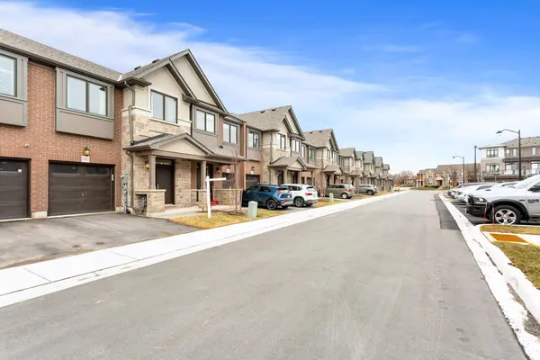 2184 Postmaster DR #13, Oakville, ON L6M 3X1