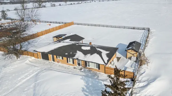 214 Binbrook RD, Hamilton, ON L0R 1C0