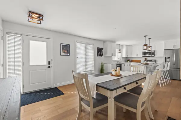 214 Binbrook RD, Hamilton, ON L0R 1C0