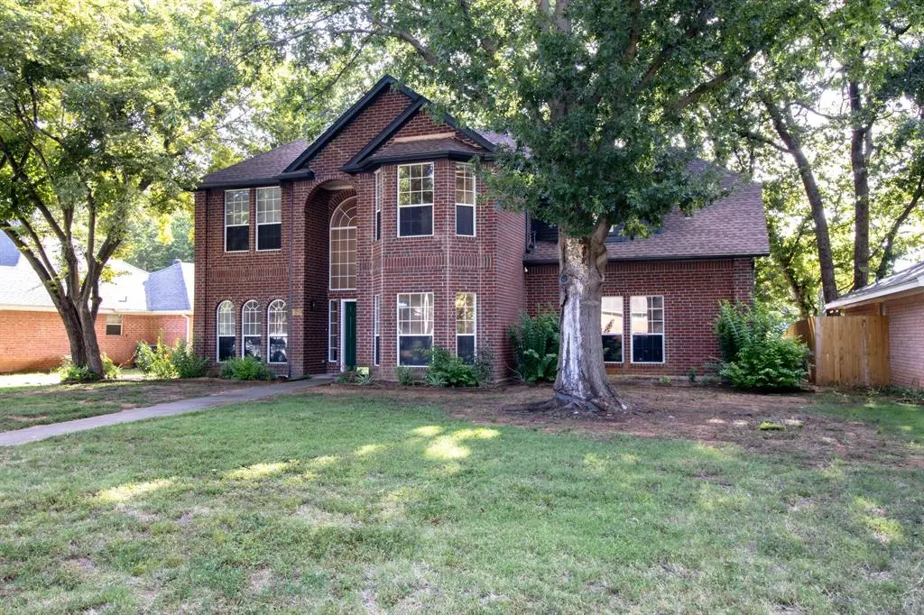 6101 Copperfield Drive, Arlington, TX 76001