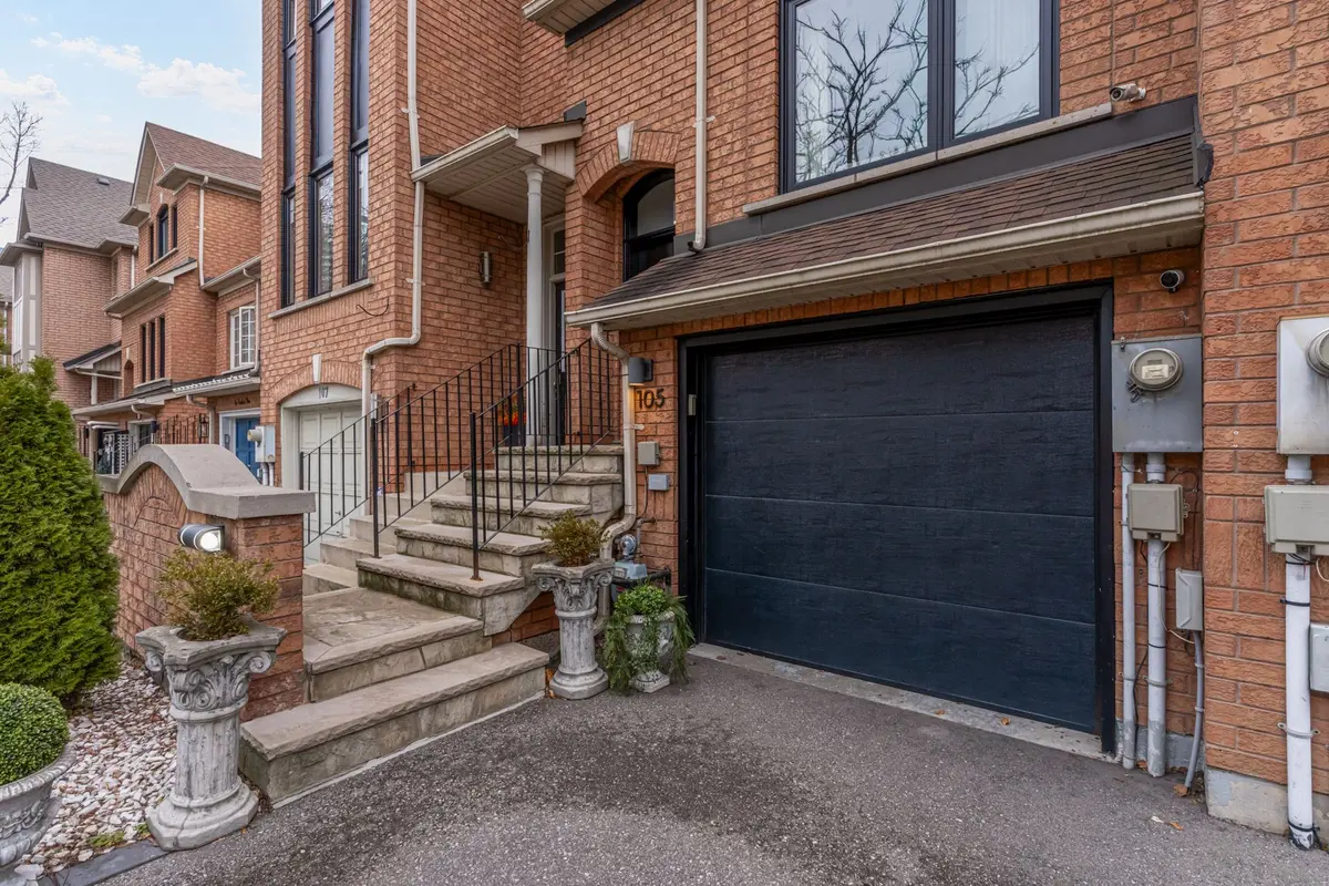 105 Harbourview CRES, Toronto W06, ON M8V 4A9