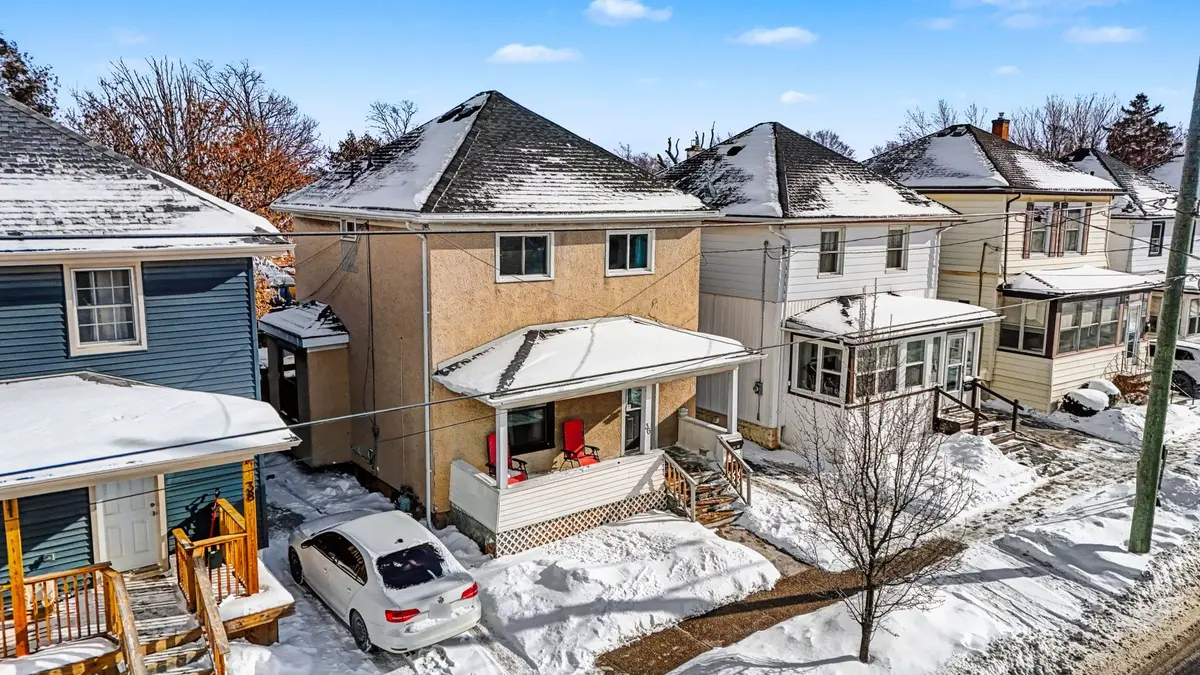 36 Berryman AVE, St. Catharines, ON L2R 3W9