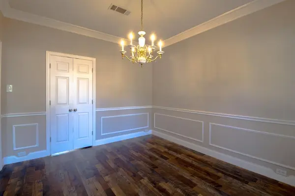 6101 Copperfield Drive, Arlington, TX 76001