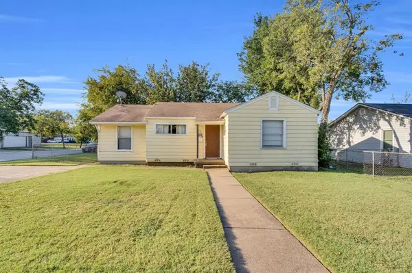 202 W Wheatland Road, Duncanville, TX 75116