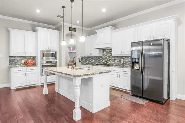 3813 S Brookridge Court, Bedford, TX 76021