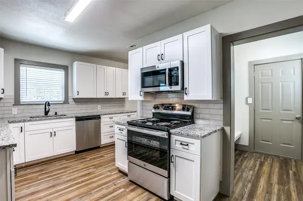 500 N Pine Street, Roanoke, TX 76262