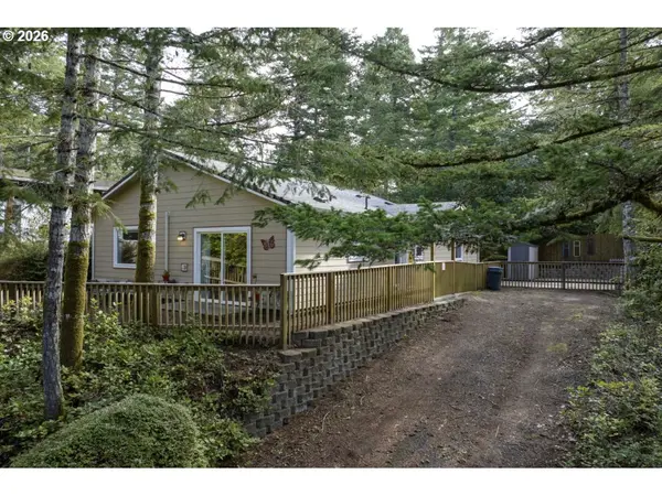 32 EASY ST, Florence, OR 97439