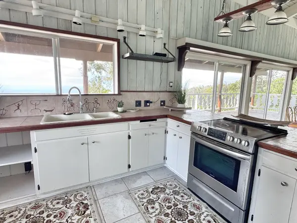 88-646 PAPA BAY DR, Captain Cook, HI 96704