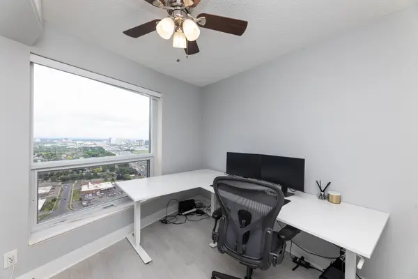 125 Village Green SQ #3910, Toronto E05, ON M1S 0L1