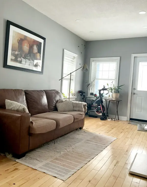 273 Clarke ST, Oshawa, ON L1H 5G4