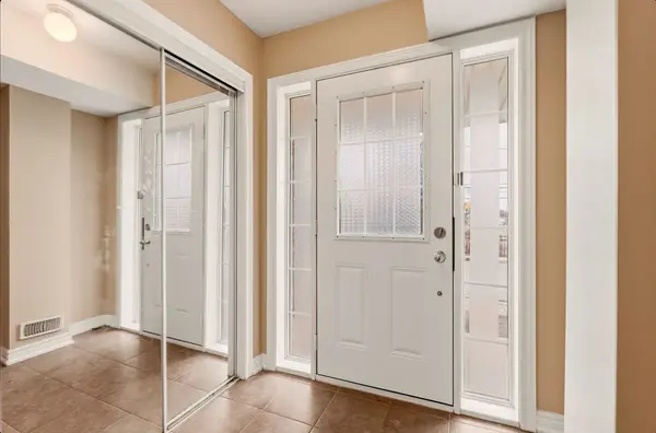 33 October PL, Brampton, ON L6Y 0R6