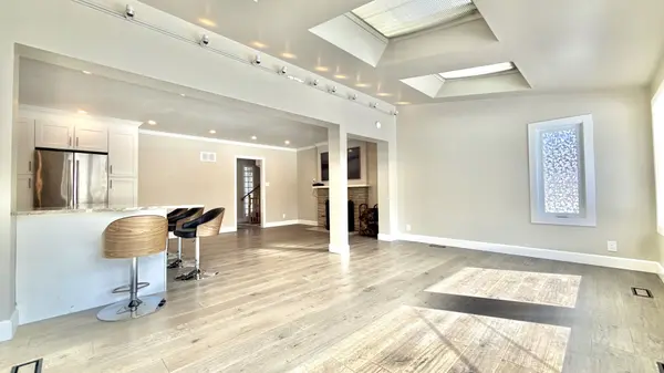 254 Smyth RD, Alta Vista And Area, ON K1H 5A2