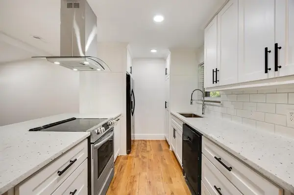 107 E Bayside Drive, Mabank, TX 75156