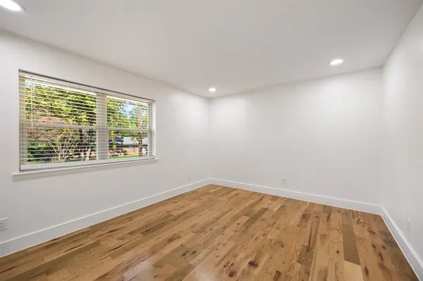 107 E Bayside Drive, Mabank, TX 75156