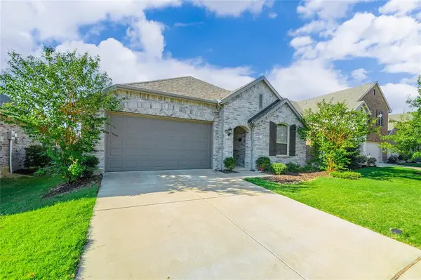 1916 Outpost Creek Lane, Aubrey, TX 76227