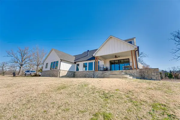 5523 Lakeshore Court, Log Cabin, TX 75148