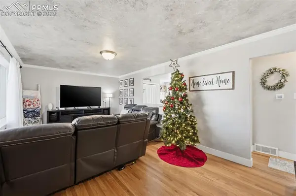 1208 Alexander CIR, Pueblo, CO 81001