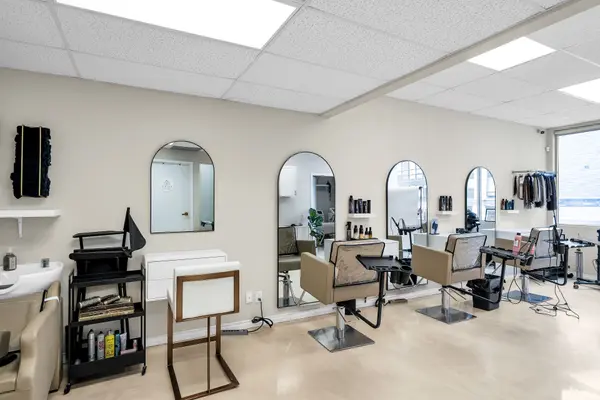 1 Rossland RD W #209, Ajax, ON L1Z 1Z2